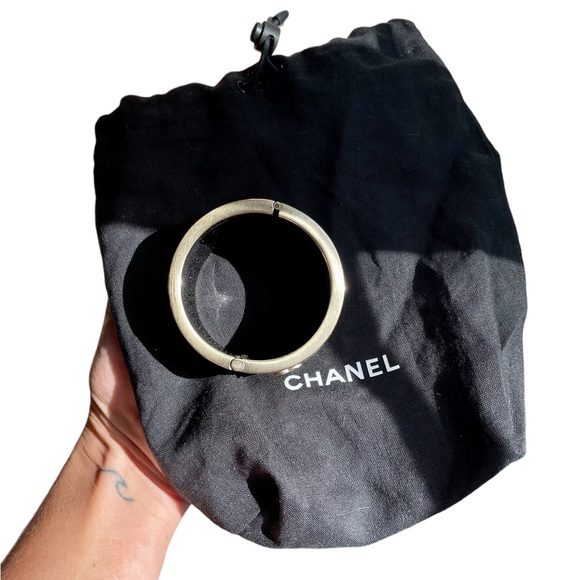 CHANEL Black Quilted Lambskin Leather Cuff Bracelet w/ Pin Side Closure - Picture 14 of 14